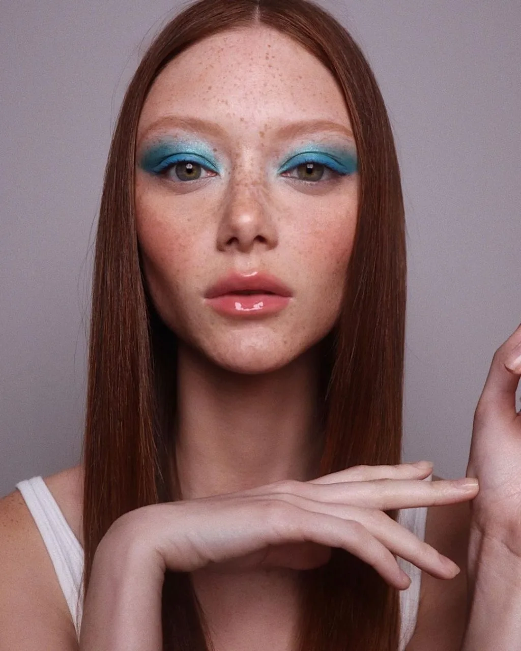 Trang điểm mắt sáng tạo Blue Ombre vào mùa Hè 2021 Trang điểm mắt sáng tạo Blue Ombre vào mùa Hè 2021