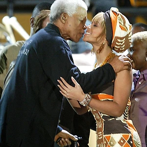Naomi Campbell bày tỏ sự tiếc thương Nelson Mandela