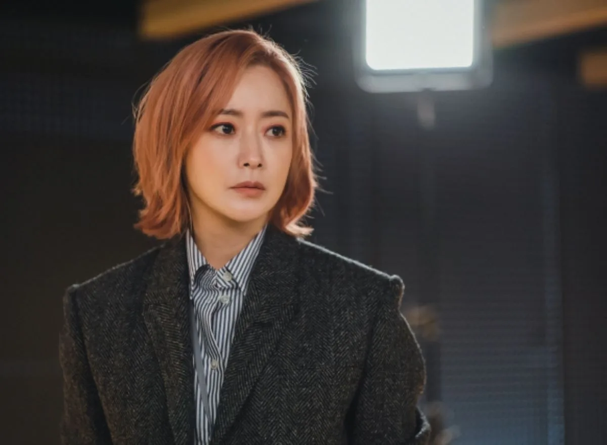 Phong cách trang điểm giúp Kim Hee Sun "ăn gian tuổi thật" trong him Tomorrow.. Kim Hee Sun trong phim Tomorrow.
