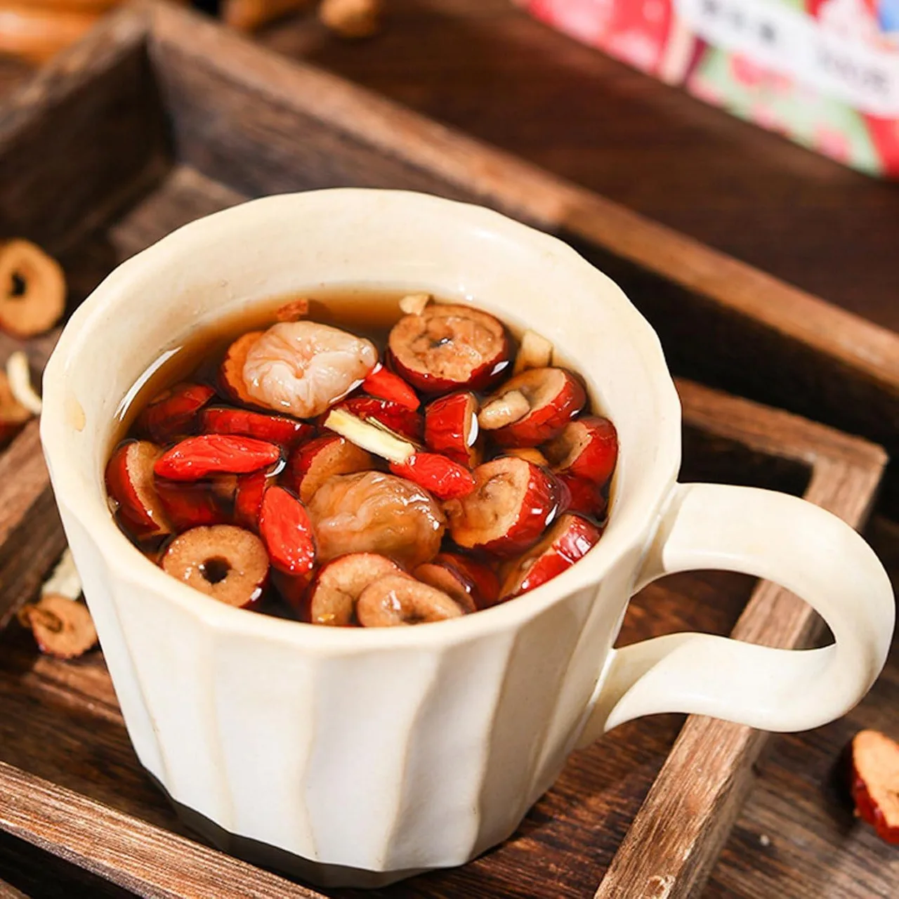 táo đỏ kỷ tử và long nhãn bổ huyết