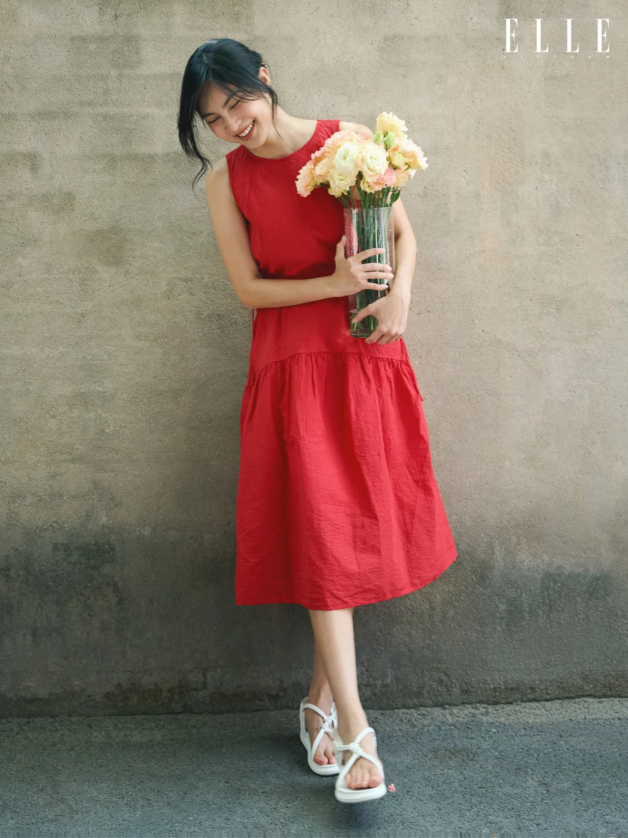 Helly Tống trong trang phục linen của UNIQLO