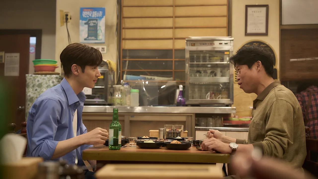 Cặp đôi soju Yoo Hae Jin và Lee Je Hoon trong phim Hàn Mượn Rượu Đẩy Kèo