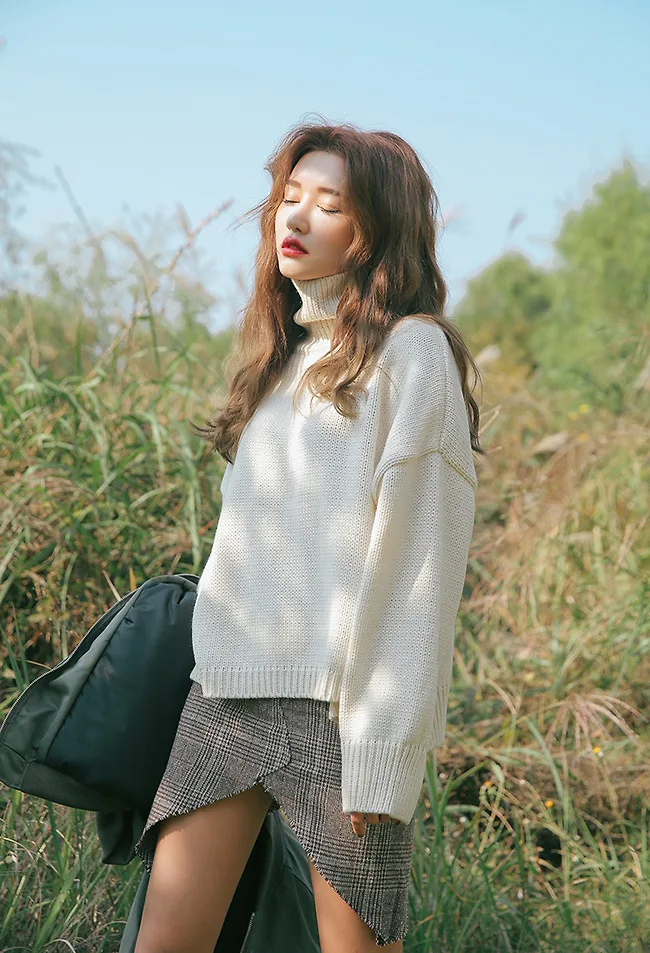 ELLE Style Calendar: Áo cổ lọ 24