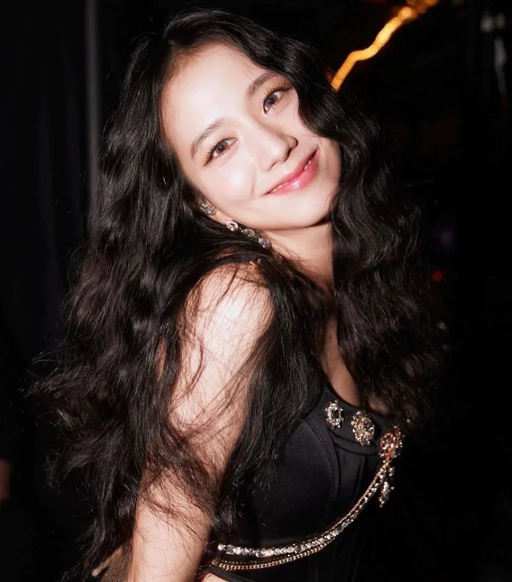 Cô nàng Jisoo với vẻ đẹp sang trọng. Cô nàng Jisoo với vẻ đẹp sang trọng.