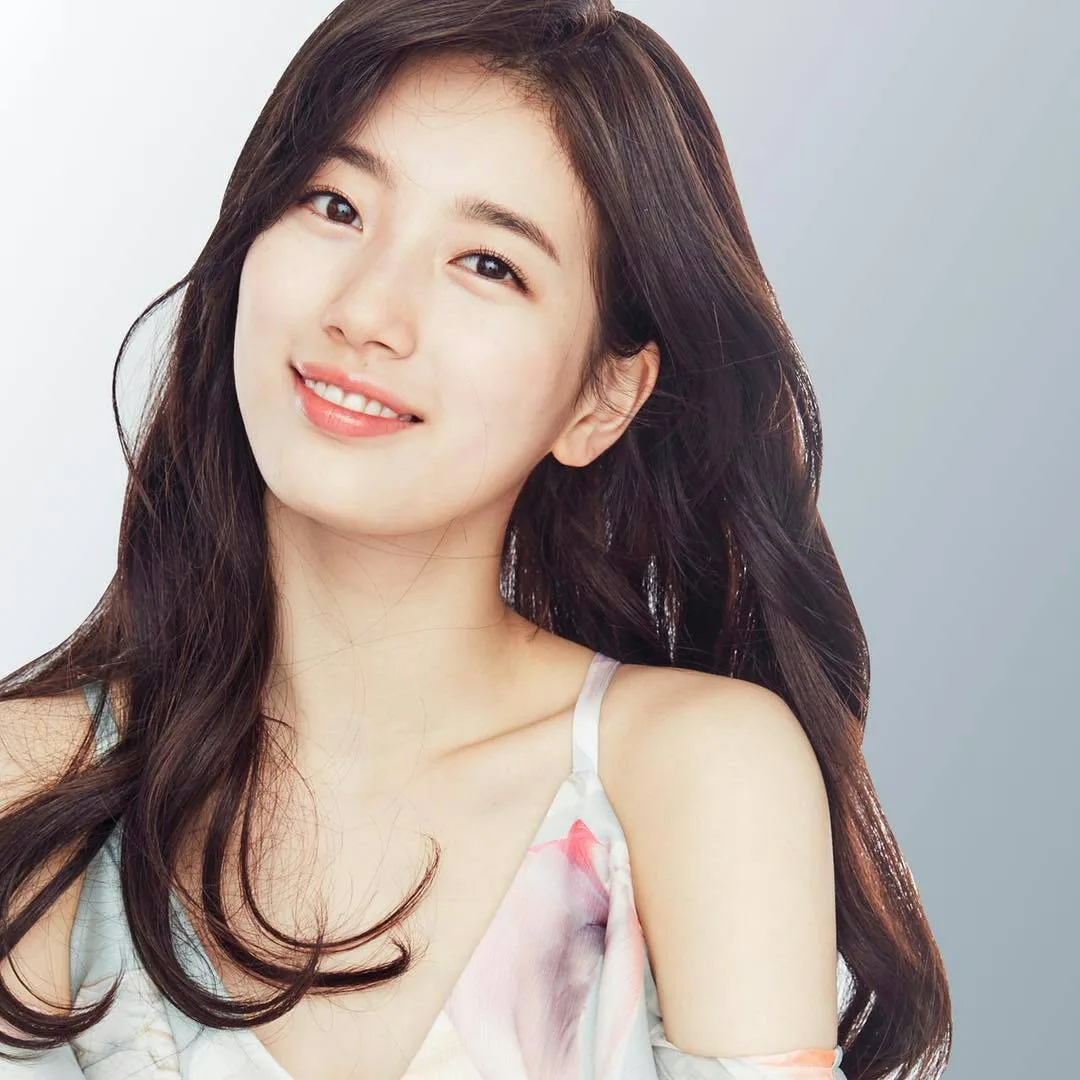 Suzy quyên góp từ thiện 1