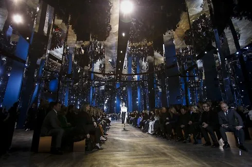 Sân khấu của Dior tại Paris Couture Week