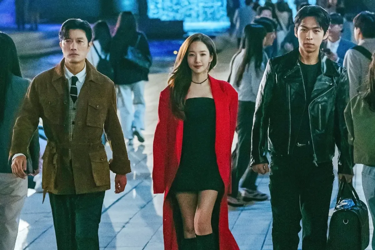 Park Min Young diện trench coat đỏ trong "Nữ Hoàng Lừa Đảo"