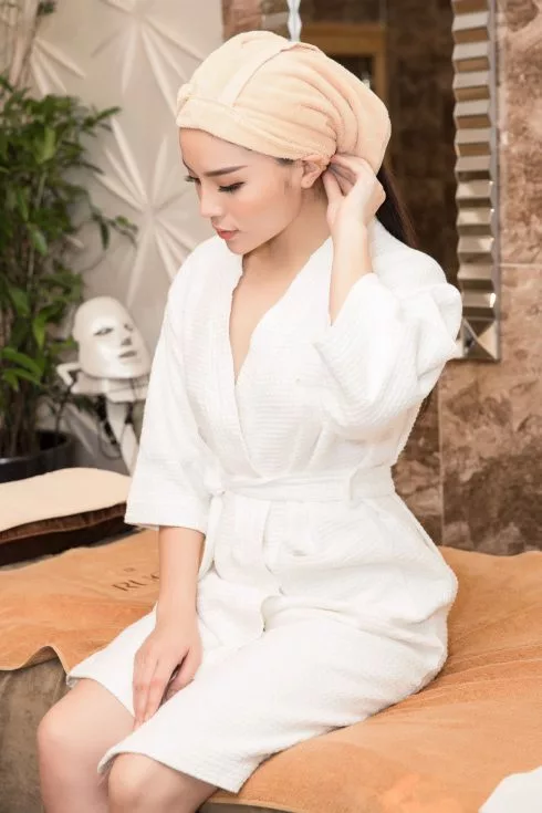 Phút thư giãn của Kỳ Duyên tại Spa