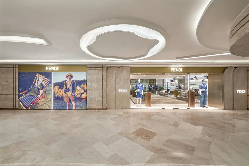 sảnh cửa hàng FENDI