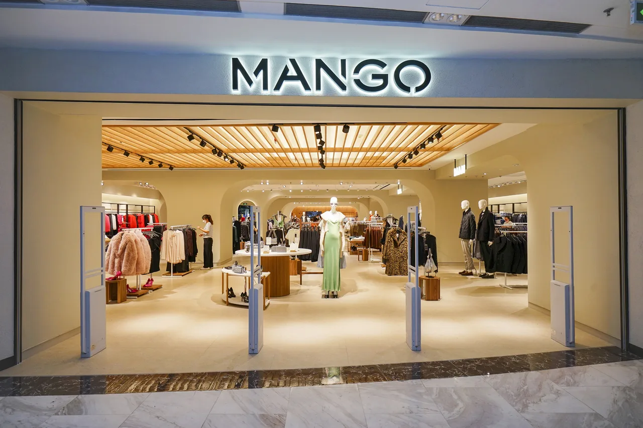cửa hàng Mango Vincom Đồng Khởi sắp đặt theo concept Địa Trung Hải