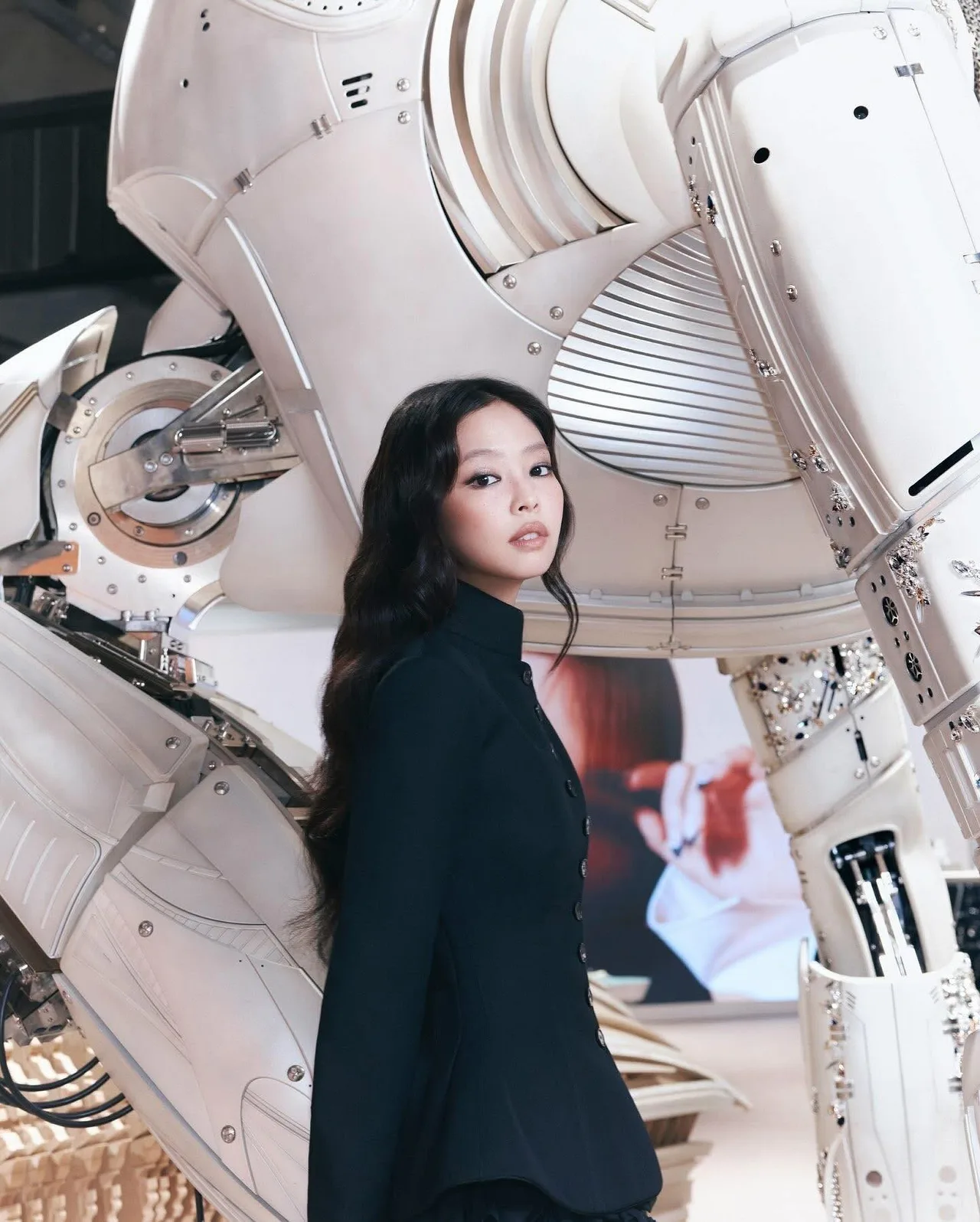 Jennie trong chuyến thăm cửa hàng Tamburins Haus Nowhere