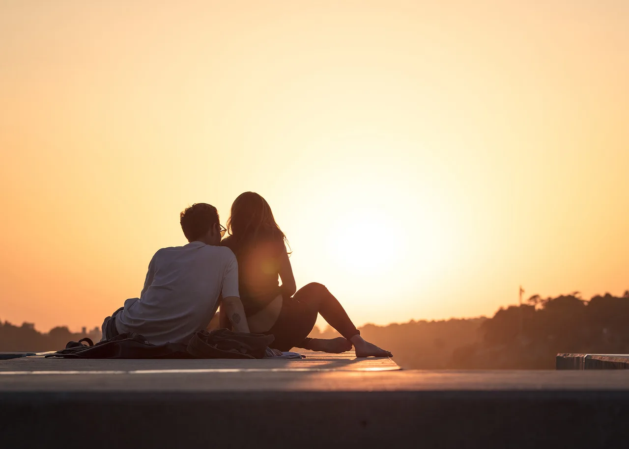 tình yêu Elle Voice sự tin tưởng cặp đôi cùng ngắm mặt trời lặn
