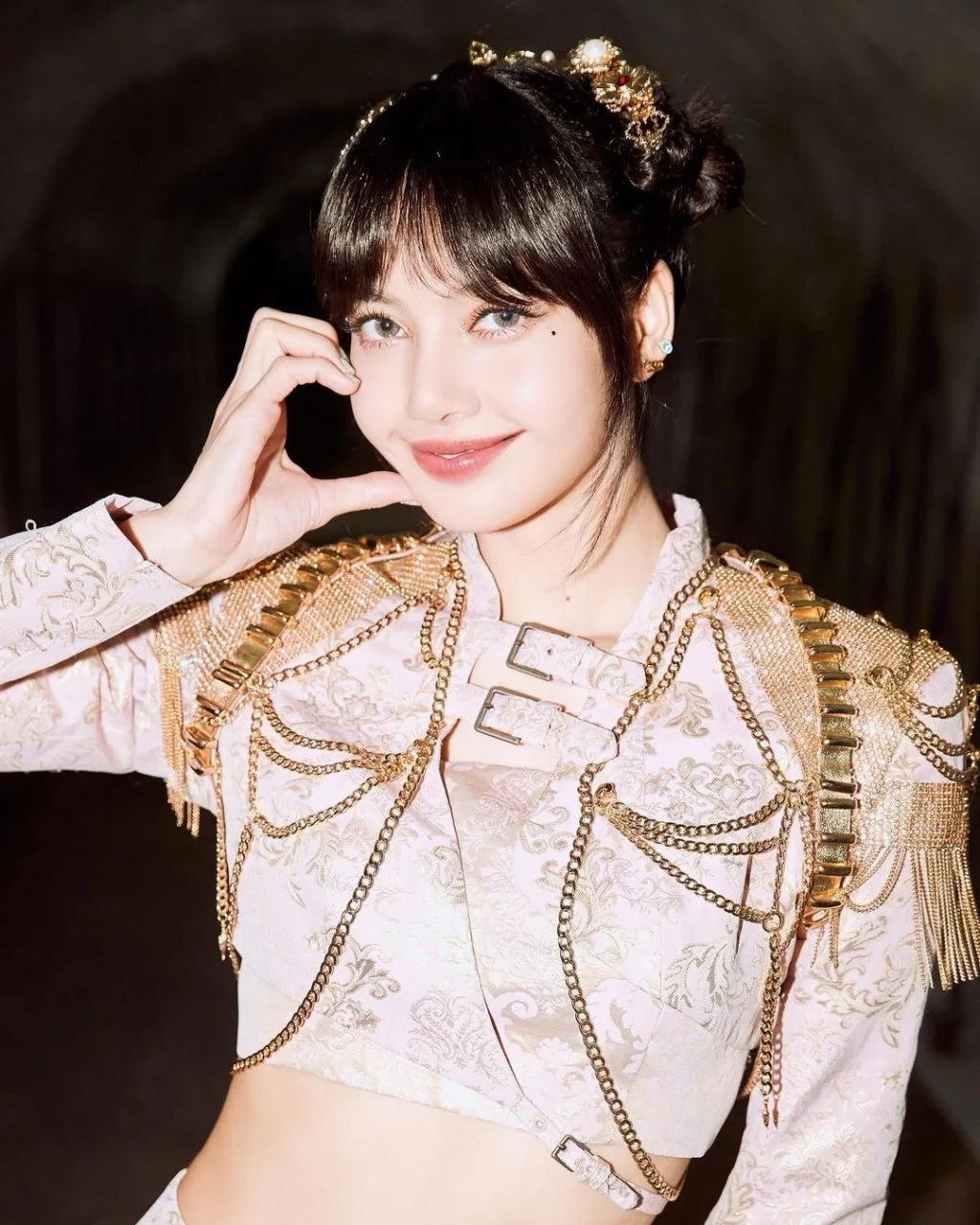 Mỹ nhân cung Bạch Dương Lisa BlackPink Mỹ nhân cung Bạch Dương Lisa BlackPink