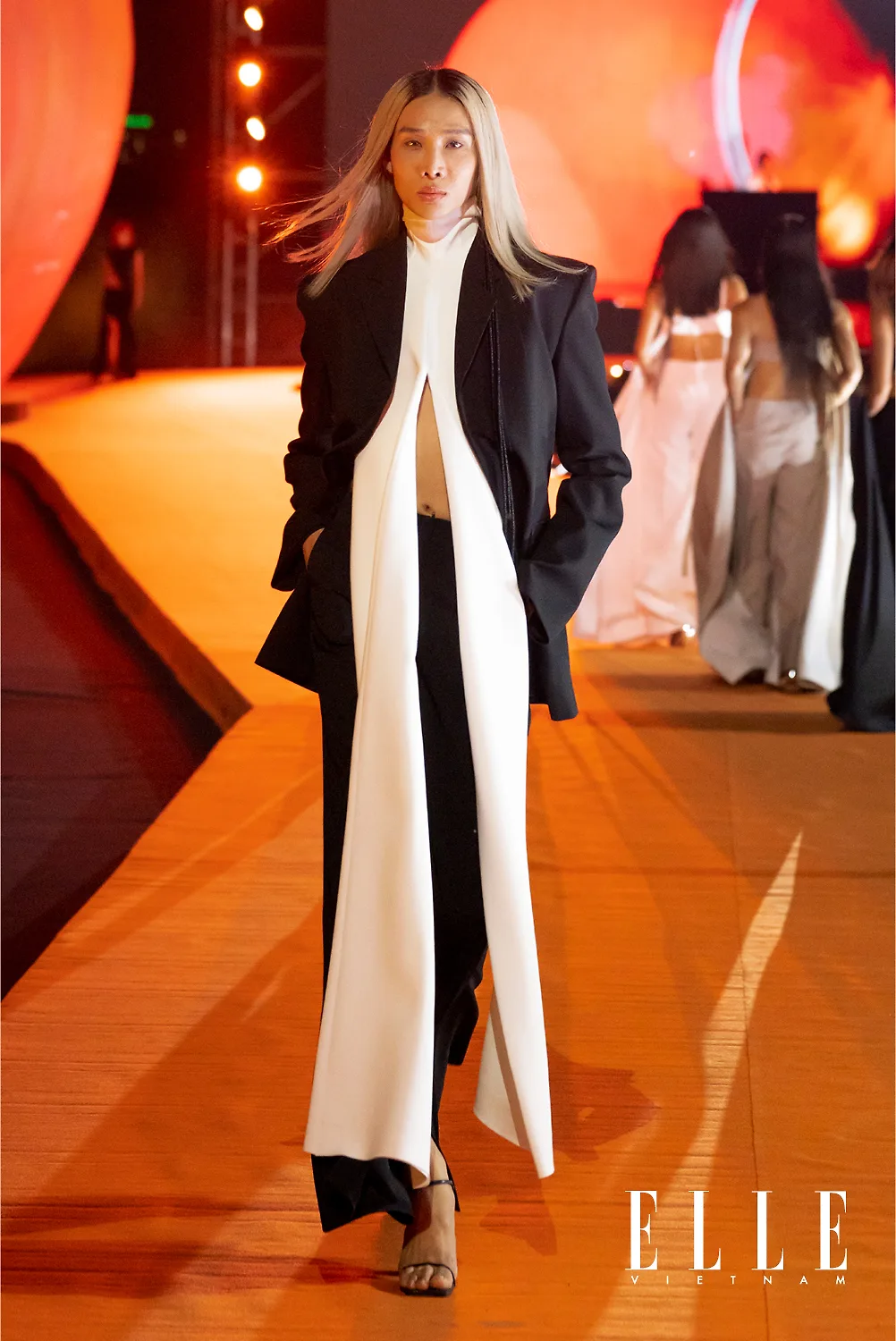 ELLE Fashion Show 2022 BST Figure CHATS by C.Dam look 25