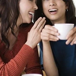 ELLE lắng nghe bạn: Nói xấu đồng nghiệp, đúng hay sai?