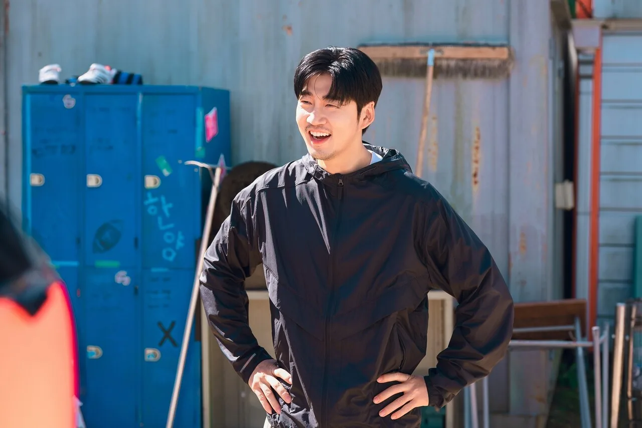 Yoon Kye Sang có màn thể hiện ấn tượng trong vai một người thầy vừa lập dị, vừa ấm áp trong the winning try