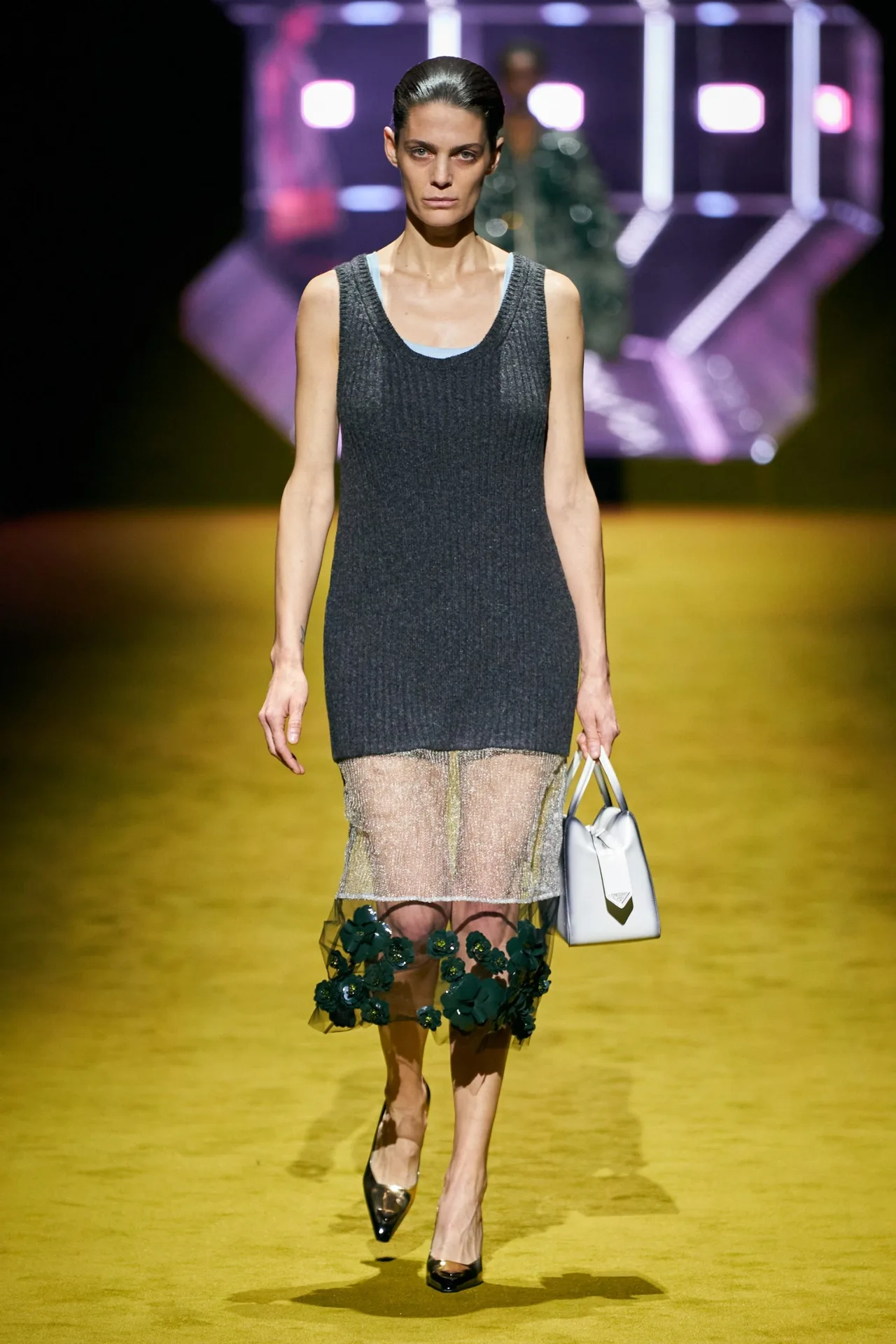 Prada Thu Đông 2022 look 17