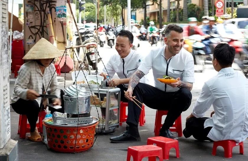 Đầu bếp Sam Aisbett