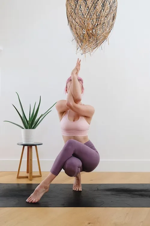 Mục đích của các bài tập yoga giúp cơ bắp săn chắc, duy trì vóc dáng cân đối và mang lại vòng eo thon gọn.
