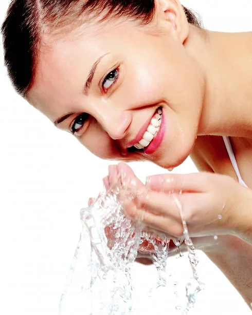 ELLE gợi ý bạn các cách làm sạch da mặt đúng cách ELLE gợi ý bạn các cách làm sạch da mặt đúng cách