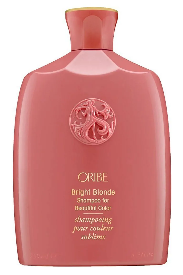 Tích hợp dầu ô liu, jojoba và chanh trong dầu gội tím Oribe hỗ trợ duy trì độ ẩm. dầu gội tím - oribe