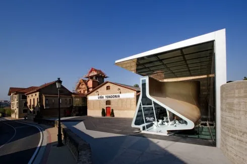 Zaha Hadid nu hoang cua nhung duong cong kien truc 3