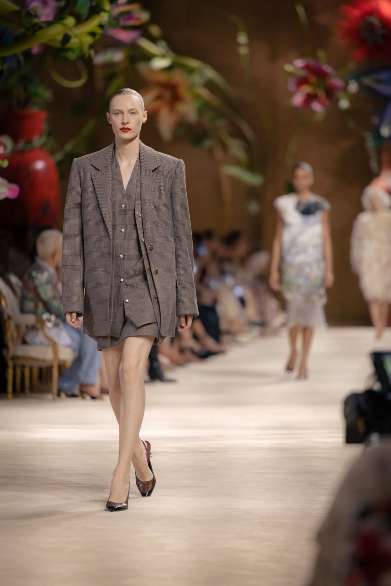 Thiết kế áo vest nam tính trong BST Haute Couture FW 26