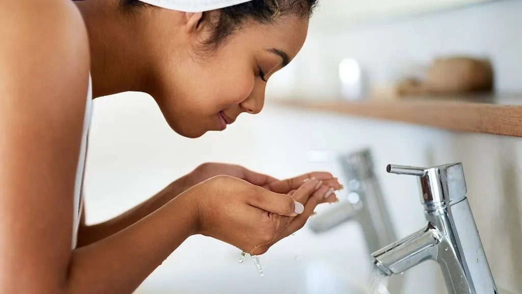 Chăm sóc da mặt đúng cách - Phương pháp hồi phục sắc khí sau mỗi chuyến bay Chăm sóc da mặt đúng cách - Phương pháp hồi phục sắc khí sau mỗi chuyến bay
