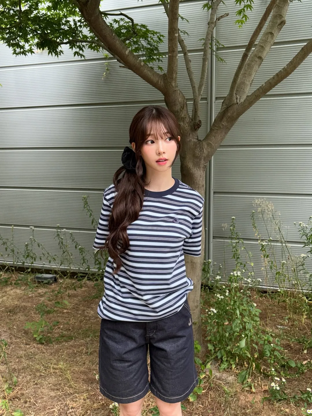 karina diện áo phông streetwear
