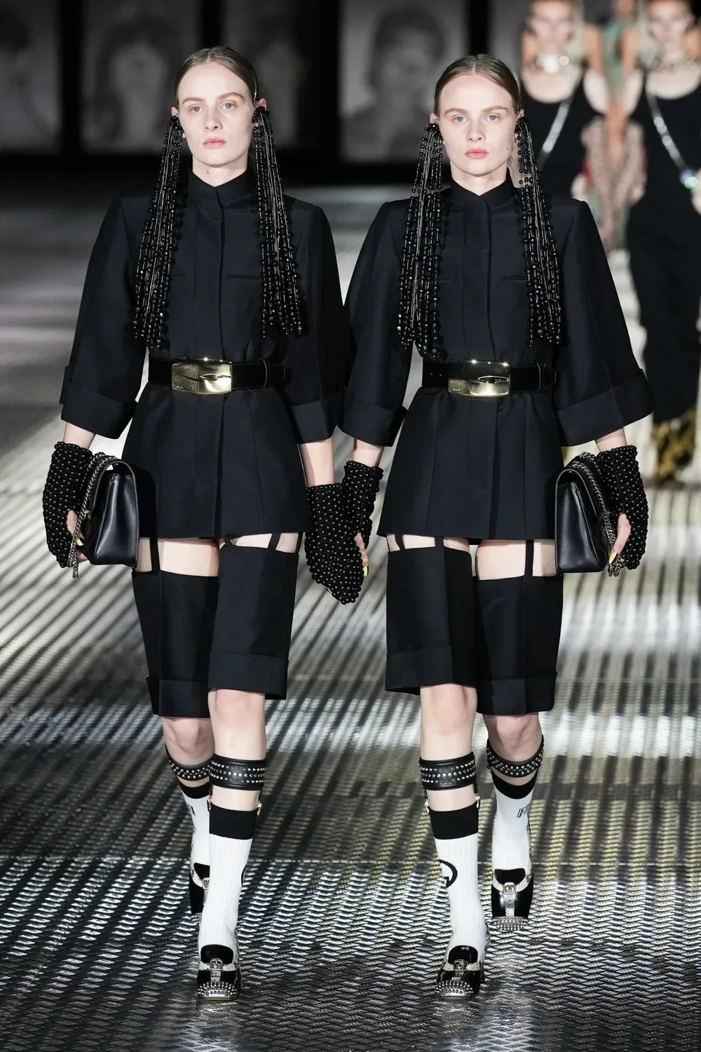GG xuân hè 2023 look 21