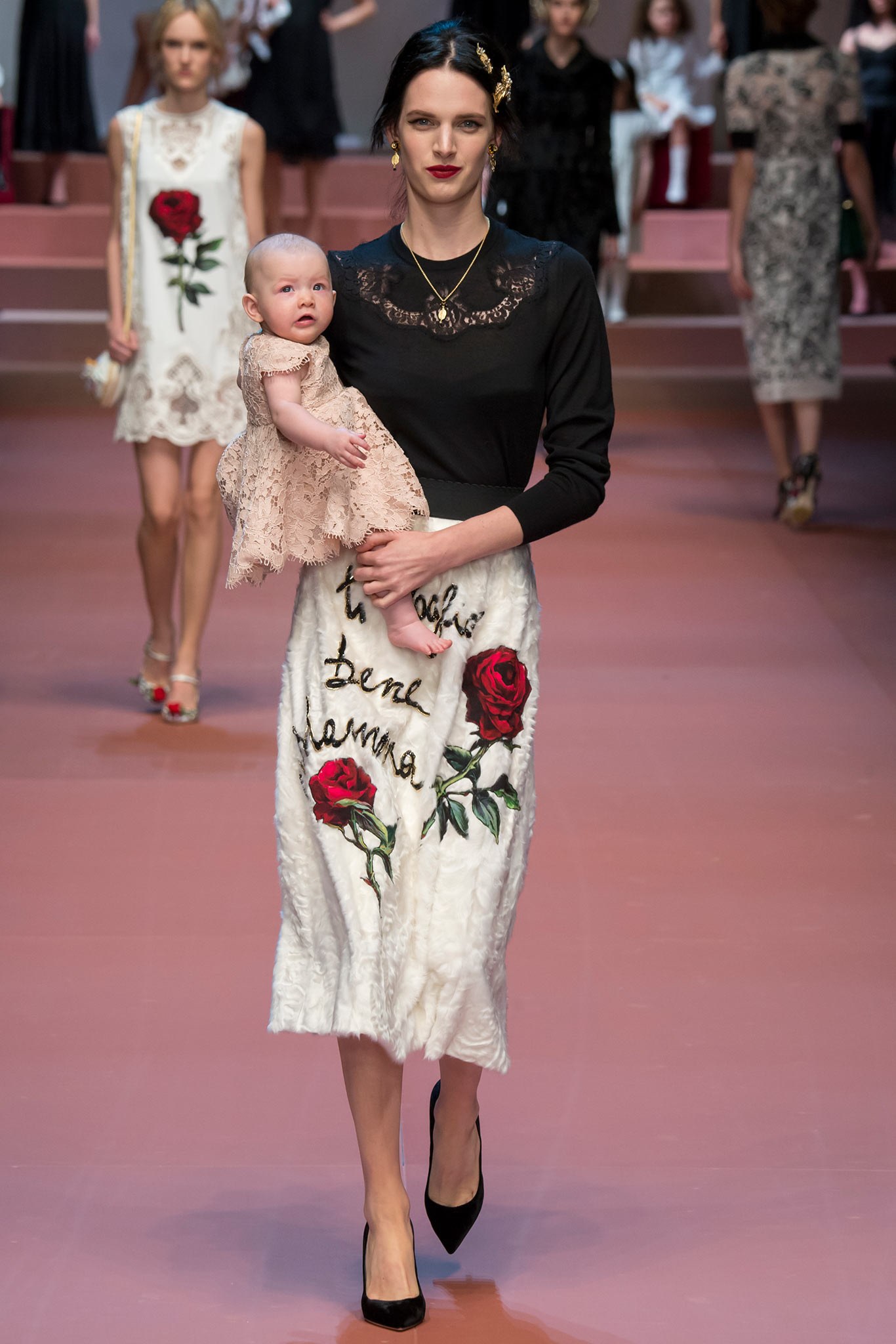 Bộ sưu tập Dolce&Gabbana Thu Đông 2015 Ellevn