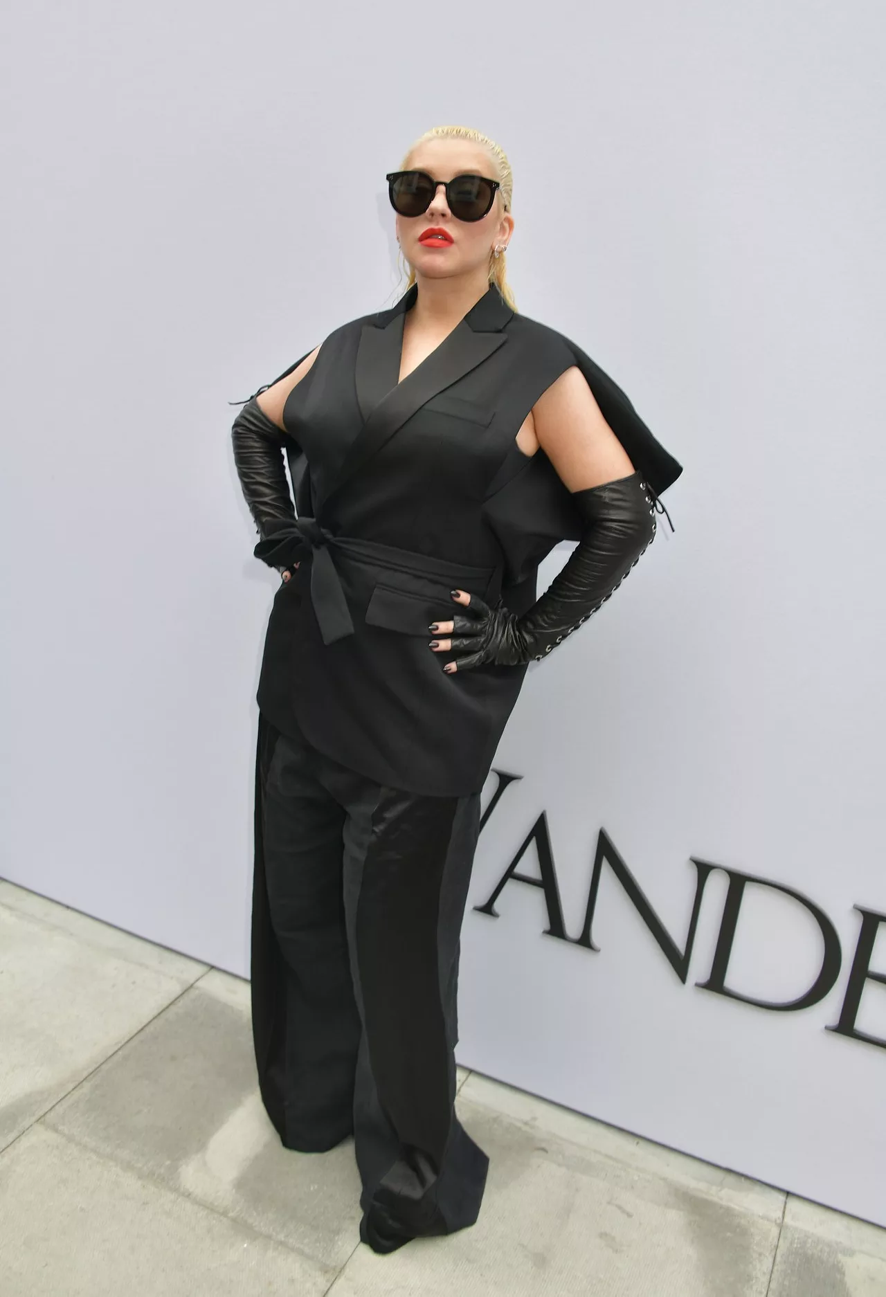 Christina Aguilera tham dự show JW Anderson tại Tuần lễ thời trang London 2020