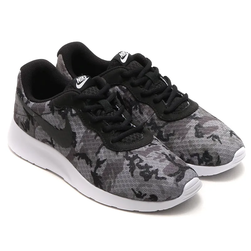 Đôi giày Nike trẻ trung có giá 2,164,000VNĐ, giảm 30% chỉ còn 1,499,000.