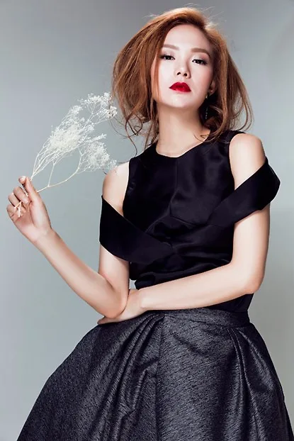 Minh Hằng tiếp tục "quyến rũ" người hâm mộ Minh Hằng tiếp tục "quyến rũ" người hâm mộ