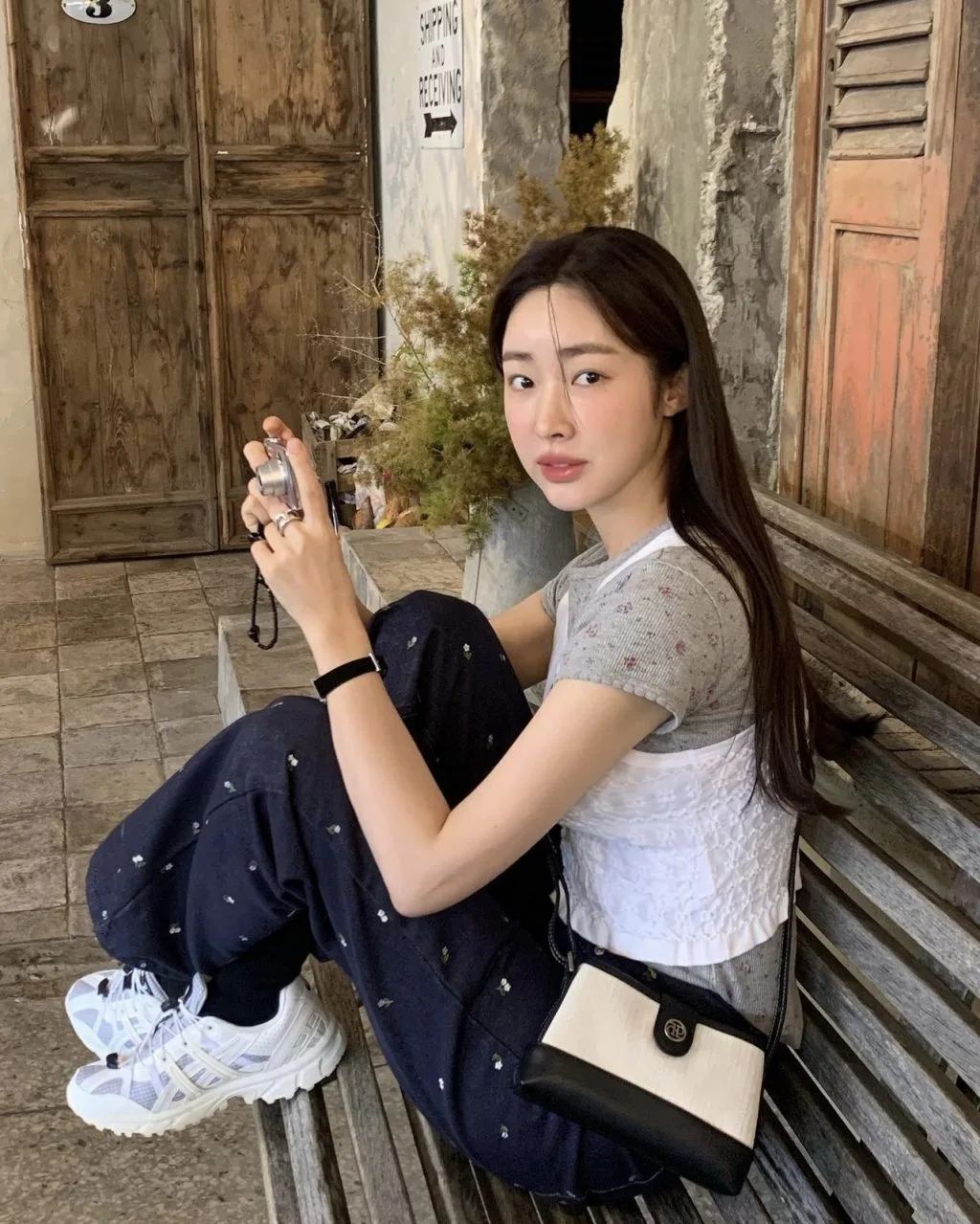 Cha Jung-won thường sử dụng nước hoa Nasomatto. Cha Jung-won thường sử dụng nước hoa Nasomatto.