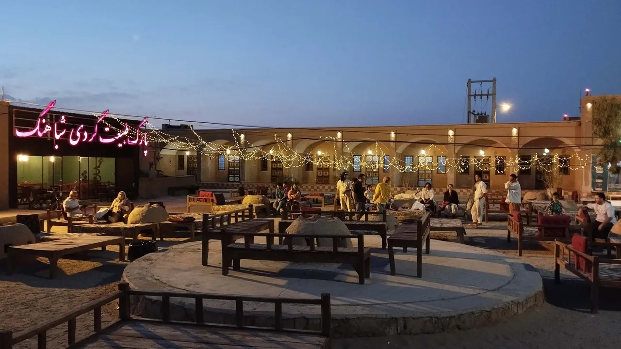 quán bar sa mạc