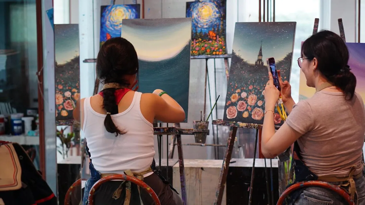 Hoạt động vẽ tranh ở Tipsy Art