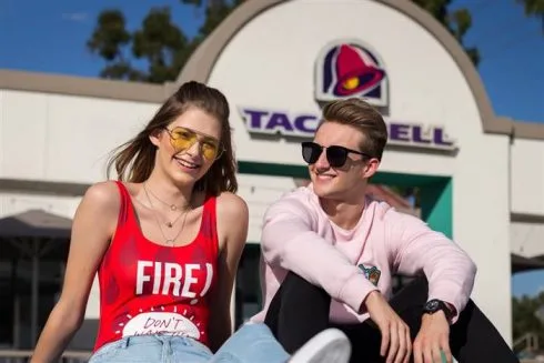 Forever 21 x Taco Bell: Bộ sưu tập collab với sắc màu vui nhộn của ngành công nghiệp thức ăn nhanh Forever 21 x Taco Bell: Bộ sưu tập collab với sắc màu vui nhộn của ngành công nghiệp thức ăn nhanh