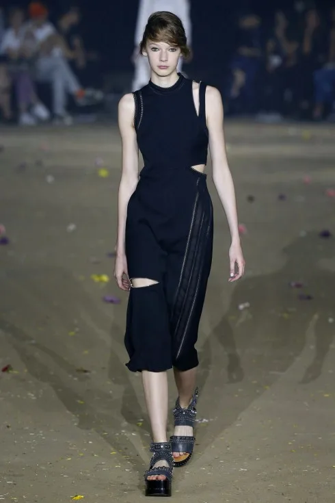 Mẫu váy cutout của 3.1 Phillip Lim
