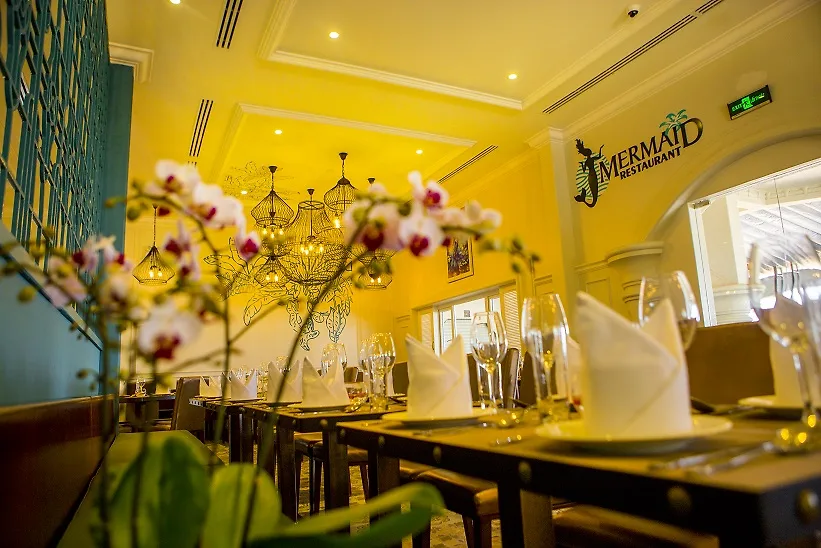Nhà hàng tại Lan Rừng Beach Resort