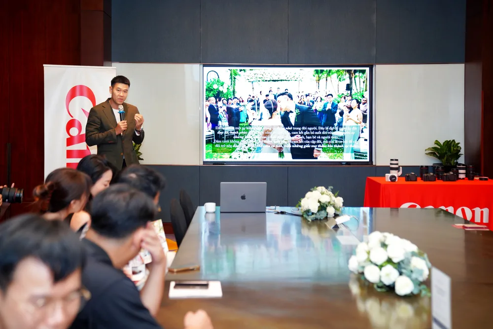 Nhiếp ảnh gia Khôi Lê chia sẻ trong phiên Masterclass của Canon