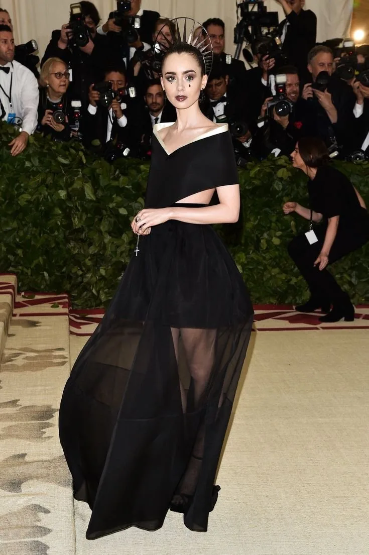 lily collins tại met gala 2018