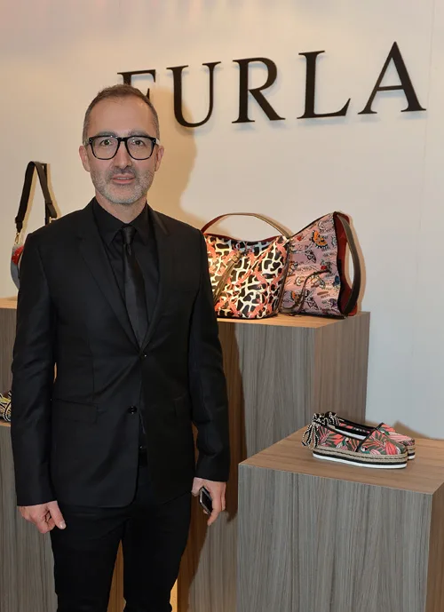 Furla Loves London - elle vietnam