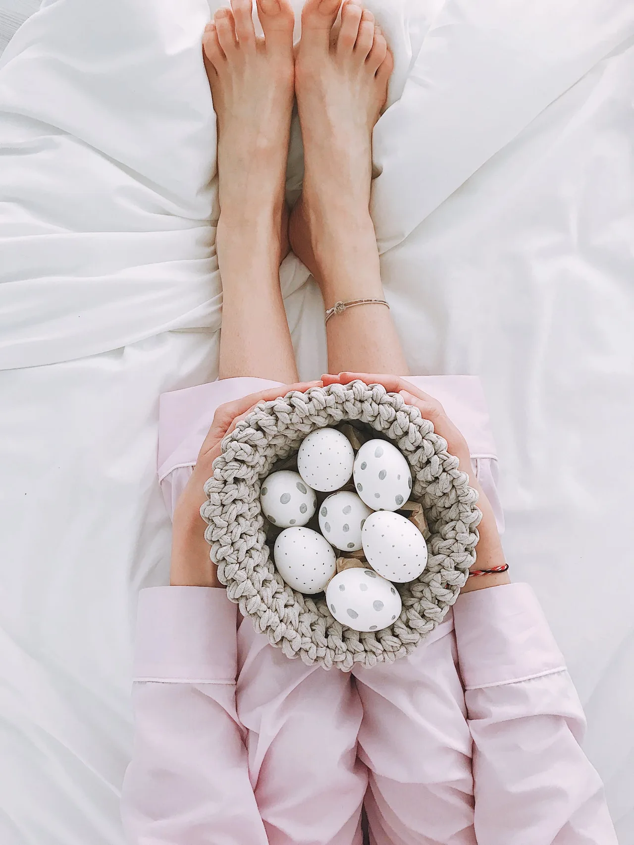 Collagen-Rổ trứng màu trắng. Collagen - Rổ trứng màu trắng.