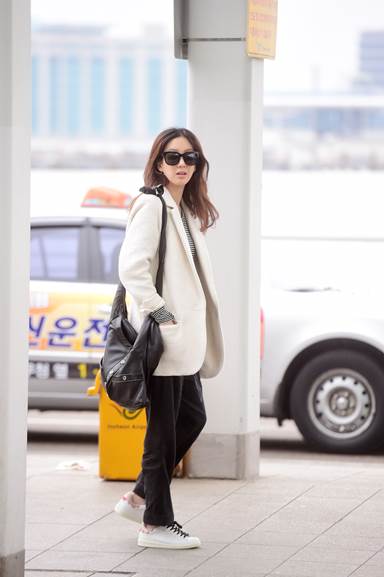 Diễn viên JUNG Ryeowon mang túi Girl CHANEL da màu đen tại Hàn Quốc