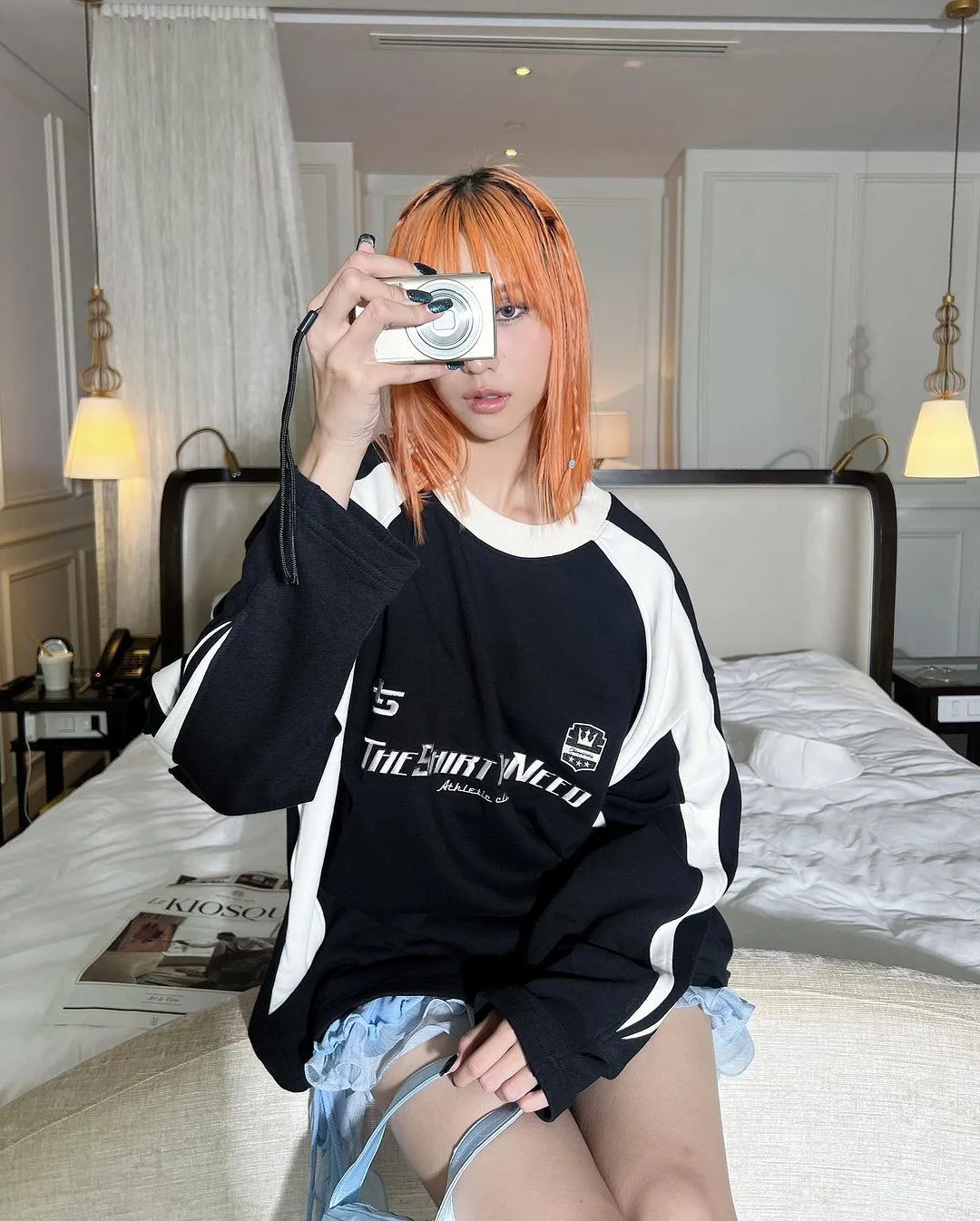 tsun.sg diện sweater đen