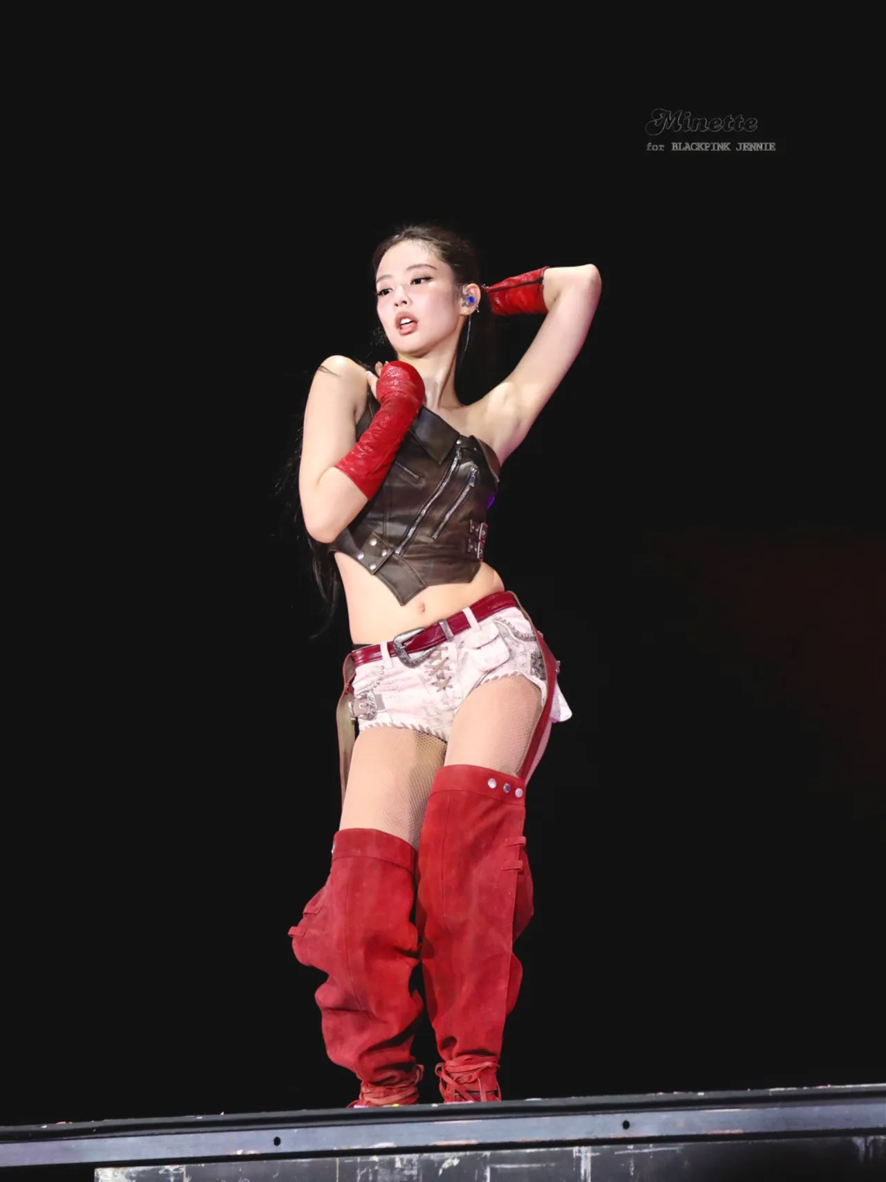 jennie diện thời trang local brand Việt corset
