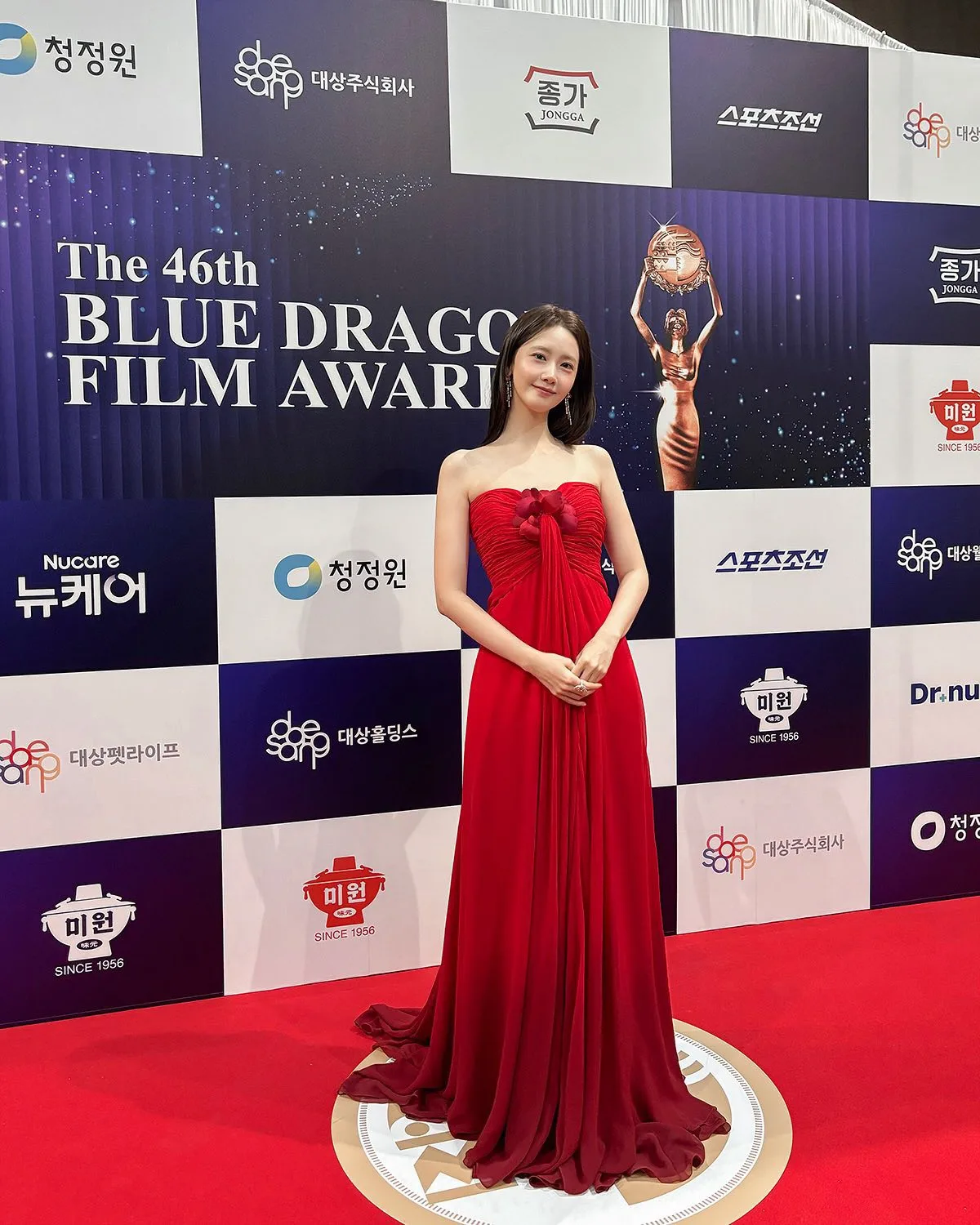 Yoona tại thảm đỏ Rồng Xanh 2025