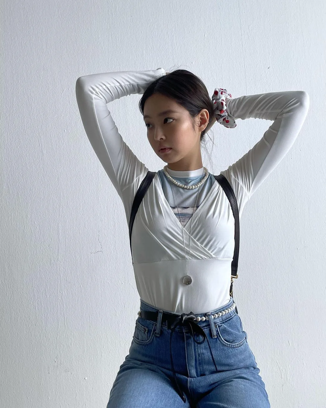 jennie diện thắt lưng độc đáo