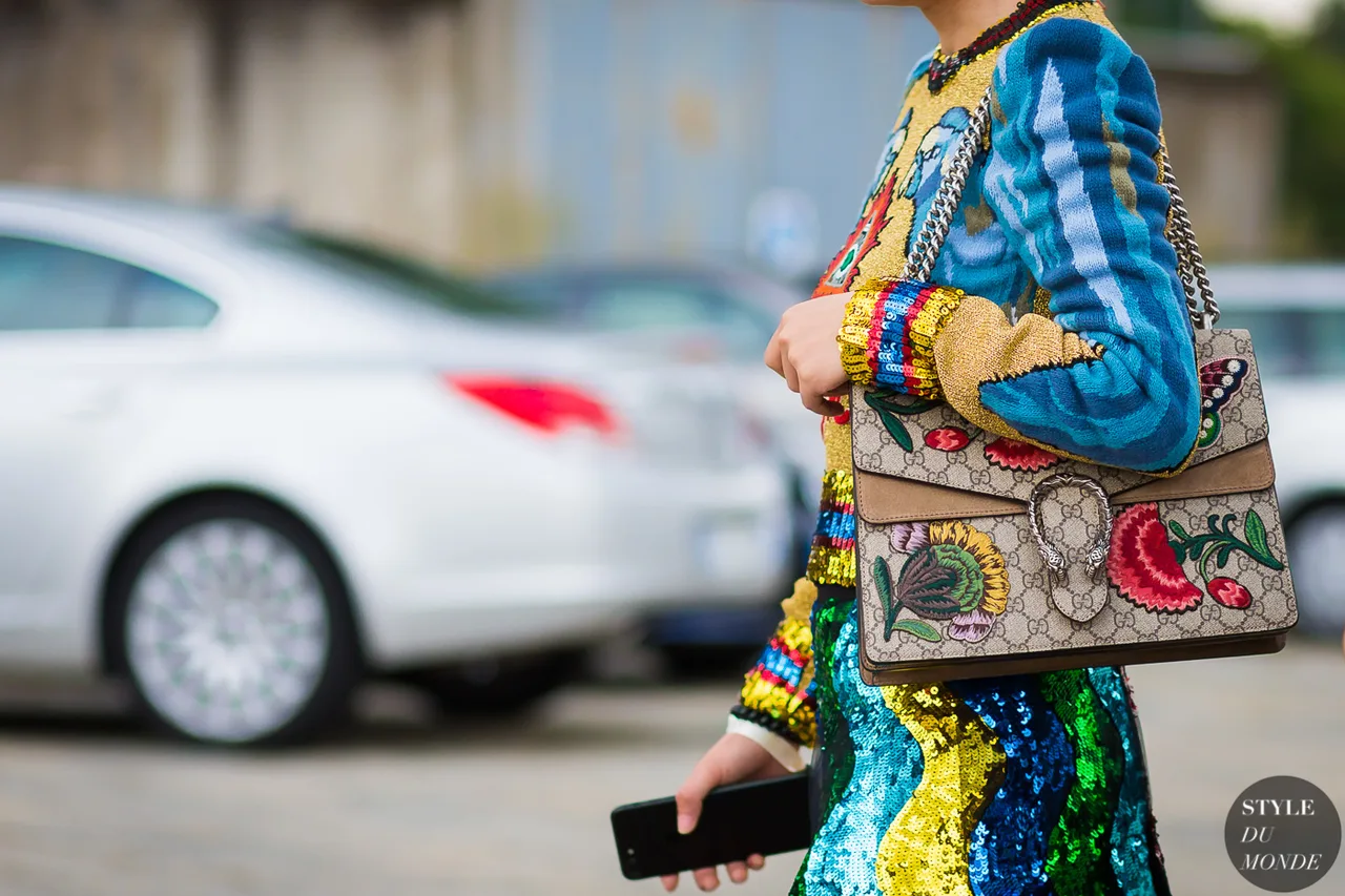 phong cách thời trang maximalism nhiều họa tiết